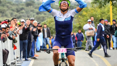 Agustina Apaza, corredora jujeña y representante de la bandera argentina en los eventos deportivos del ciclismo más importantes del mundo