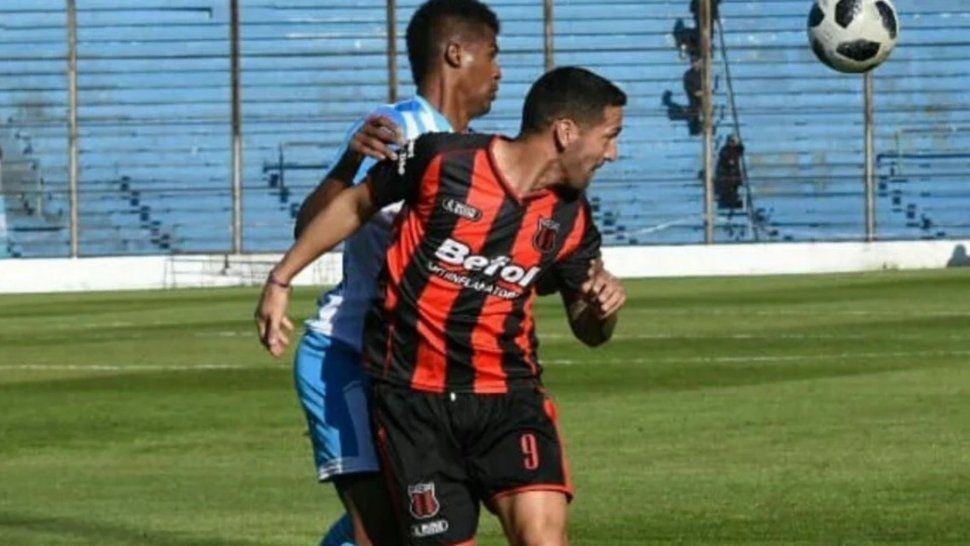 El Lobo puso todo pero no pudo con Defensores y perdió por 3 a 2