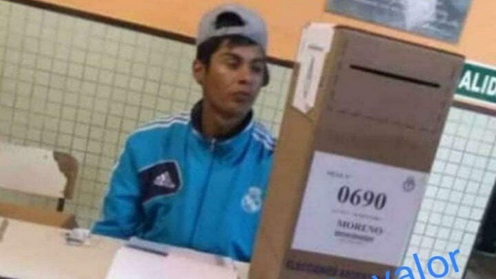 Por su aspecto trataron de pibe chorro a un presidente de mesa y salieron a defenderlo