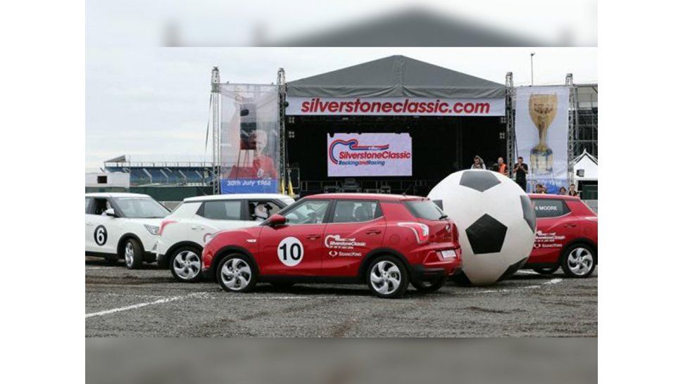 Fútbol sobre autos