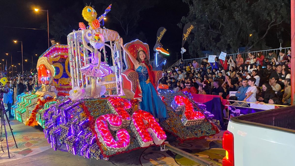 Nuevo desfile de carrozas