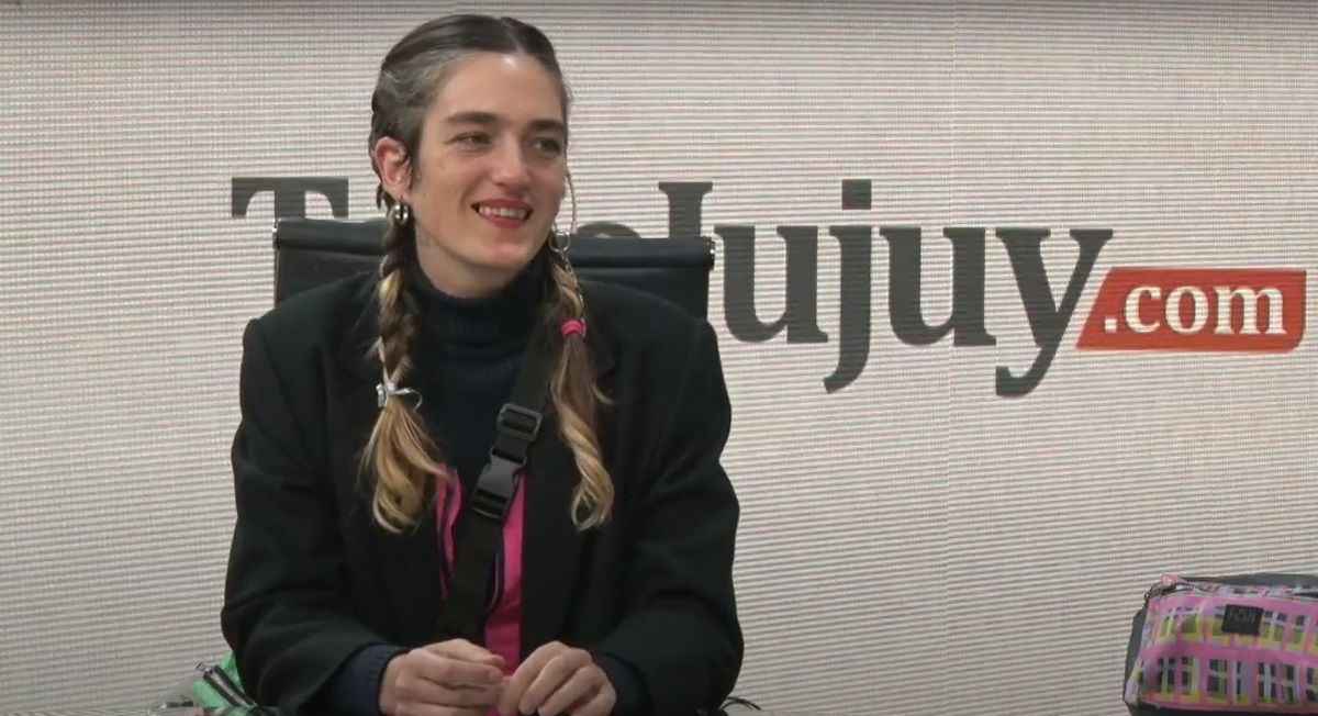 Paz Corominas con su emprendimiento busca darle una solución creativa al problema de la contaminación plástica en el medioambiente; concientizando y reutilizando elementos.