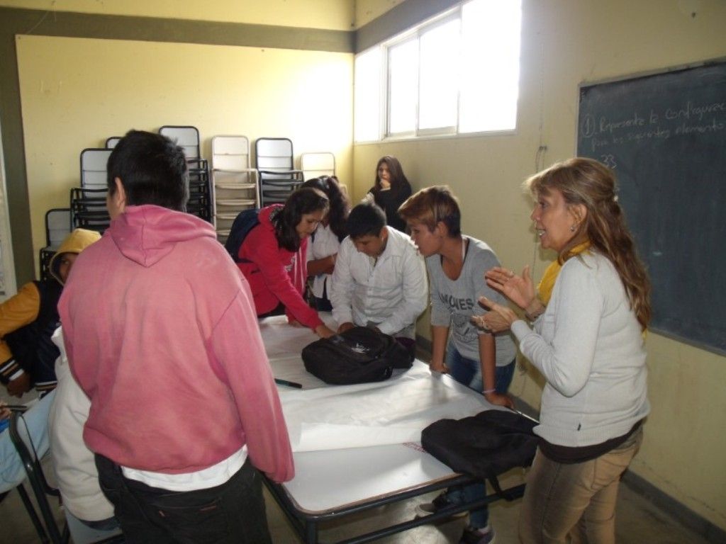Charla a los estudiantes