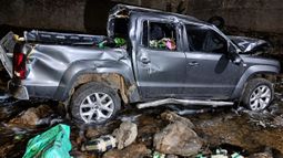 Volcó una camioneta con un cargamento de hojas de coca en Los Nogales