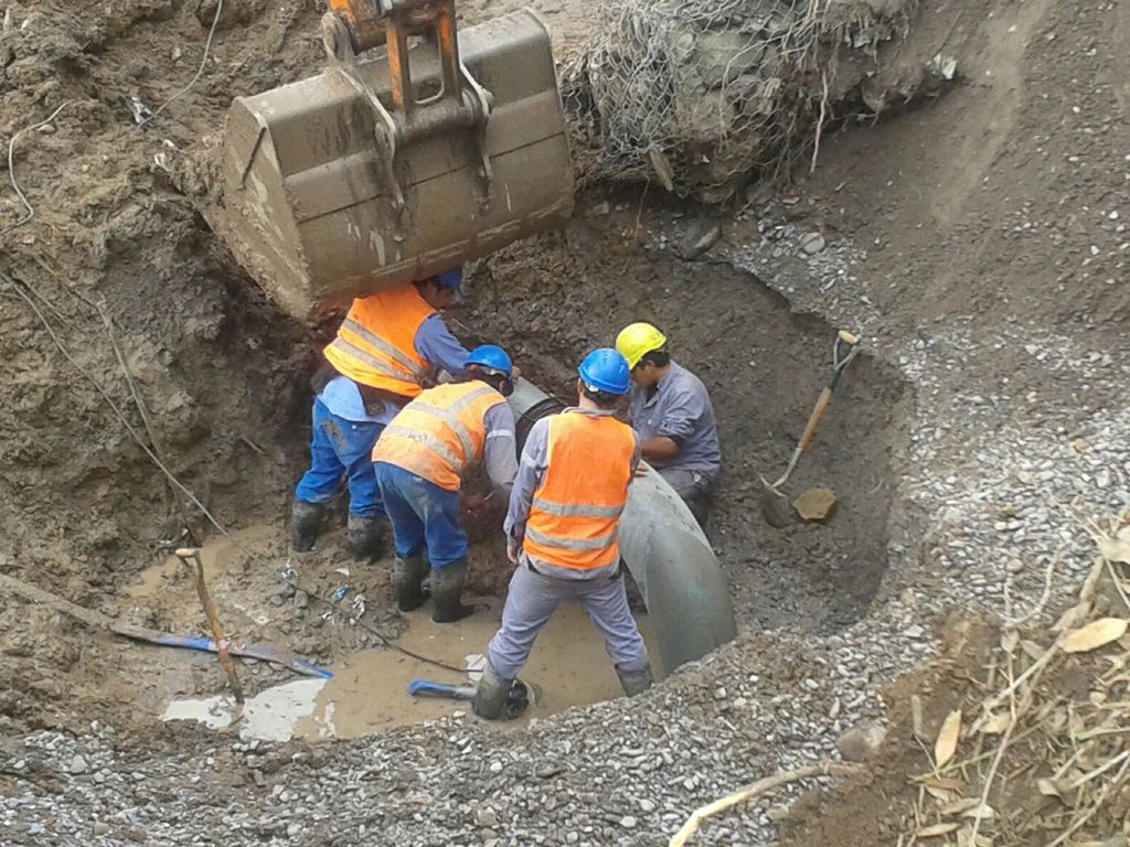 Trabajos para arreglar acueducto