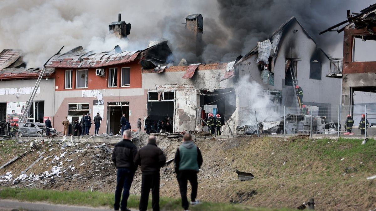 Lviv se encuentra ubicada lejos de la línea del frente, en la frontera con Polonia.