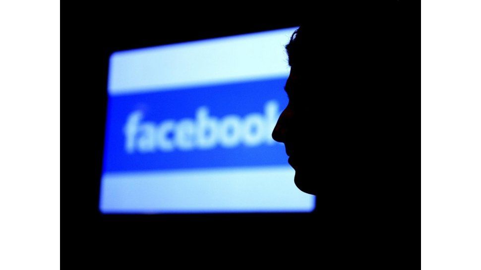 ¿Facebook te espía?