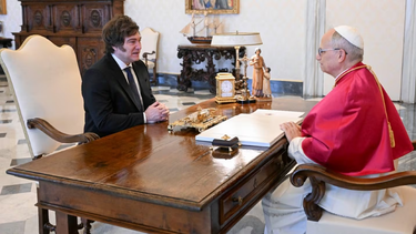 visita del papa leon xiv: el presidente javier milei recibira al santo padre en el aeropuerto