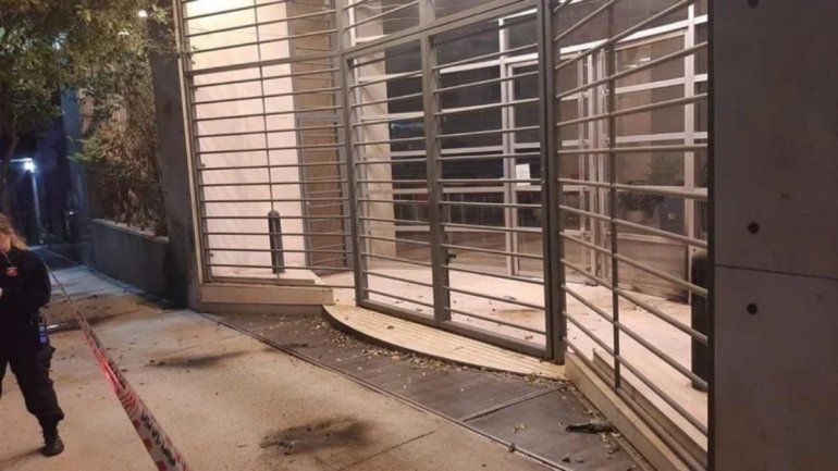 Ataque e incendio en el edificio del Grupo Clarín