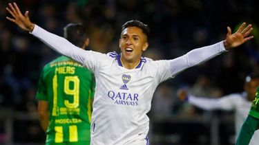 Almendra festeja el primero de Boca.