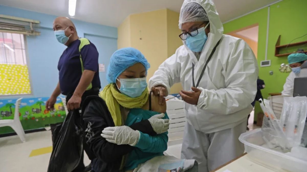 Bolivia suspendió las celebraciones de fin de año por el aumento de casos de Covid-19.