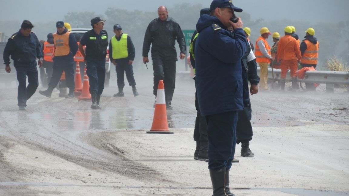 Policía corta la ruta