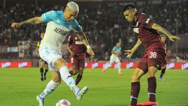 Racing venció a Lanús y es el único puntero