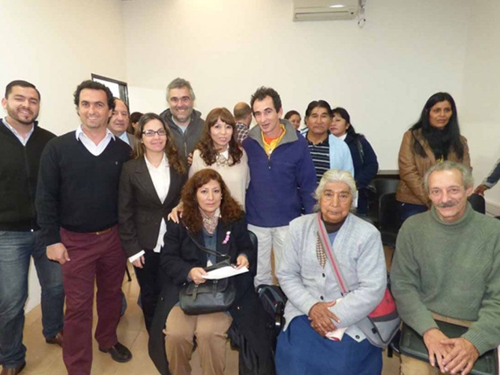 Entrega de cheques a productores