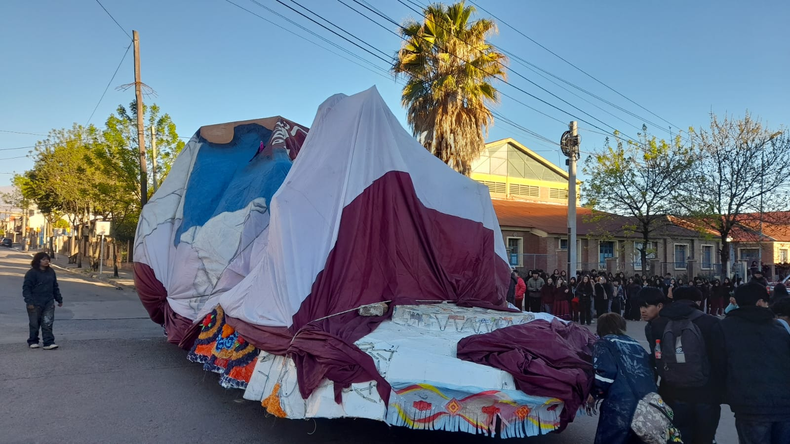 FNE 2026 - La carroza del Centro Polivalente de Arte partió a Ciudad Cultural