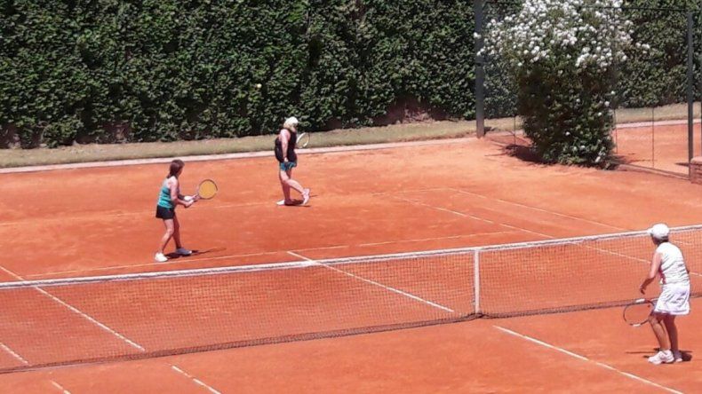 Ni el calor las asusta, las tenistas están en plena competencia