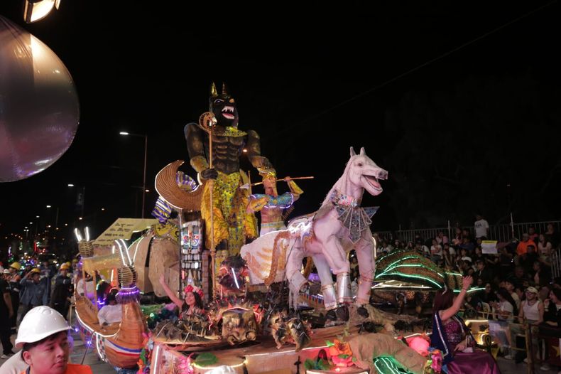 Primer desfile de carrozas
