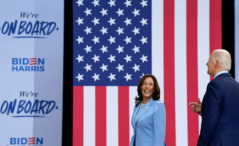 La designación de Harris como candidata presidencial, lo que sería un momento histórico para el partido al elegir a la primera mujer y persona de ascendencia del sur de Asia, no es del todo segura (REUTERS/Elizabeth Frantz) &nbsp; &nbsp;