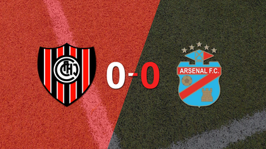 Chacarita y Arsenal no se sacaron ventaja y terminaron sin goles