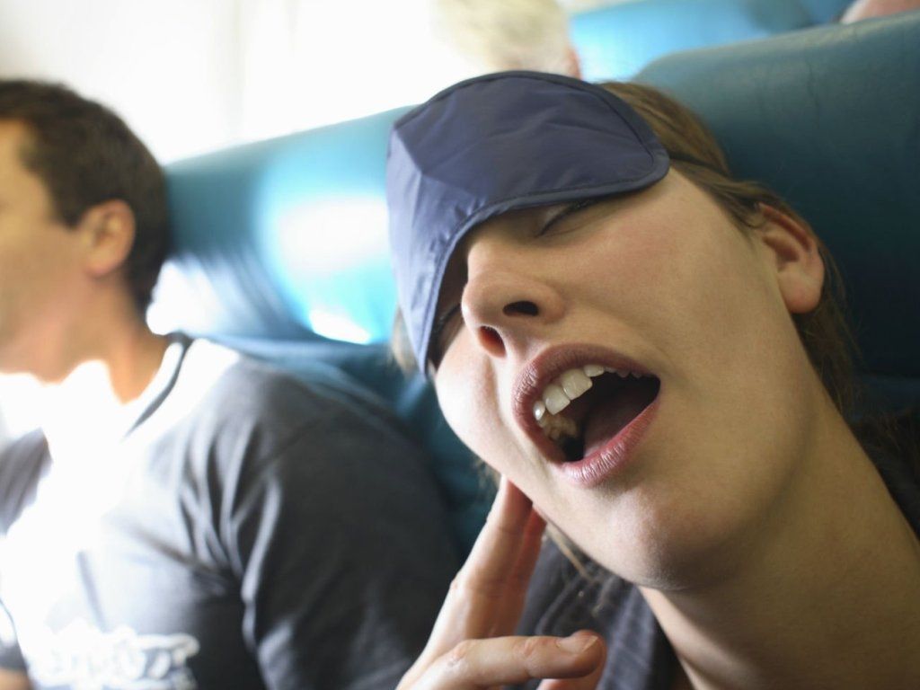 Dormir en el avión