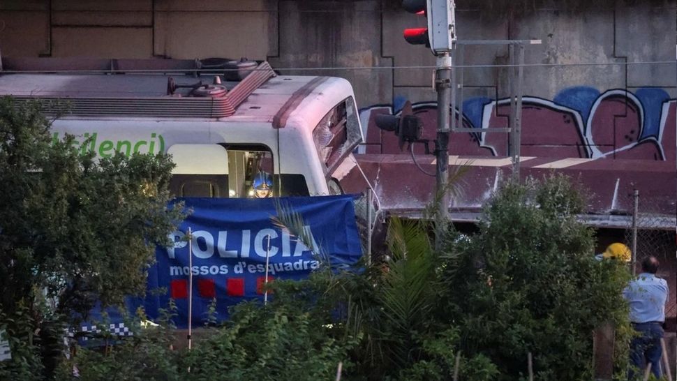 Un choque de trenes dejó un muerto y 85 heridos en Cataluña