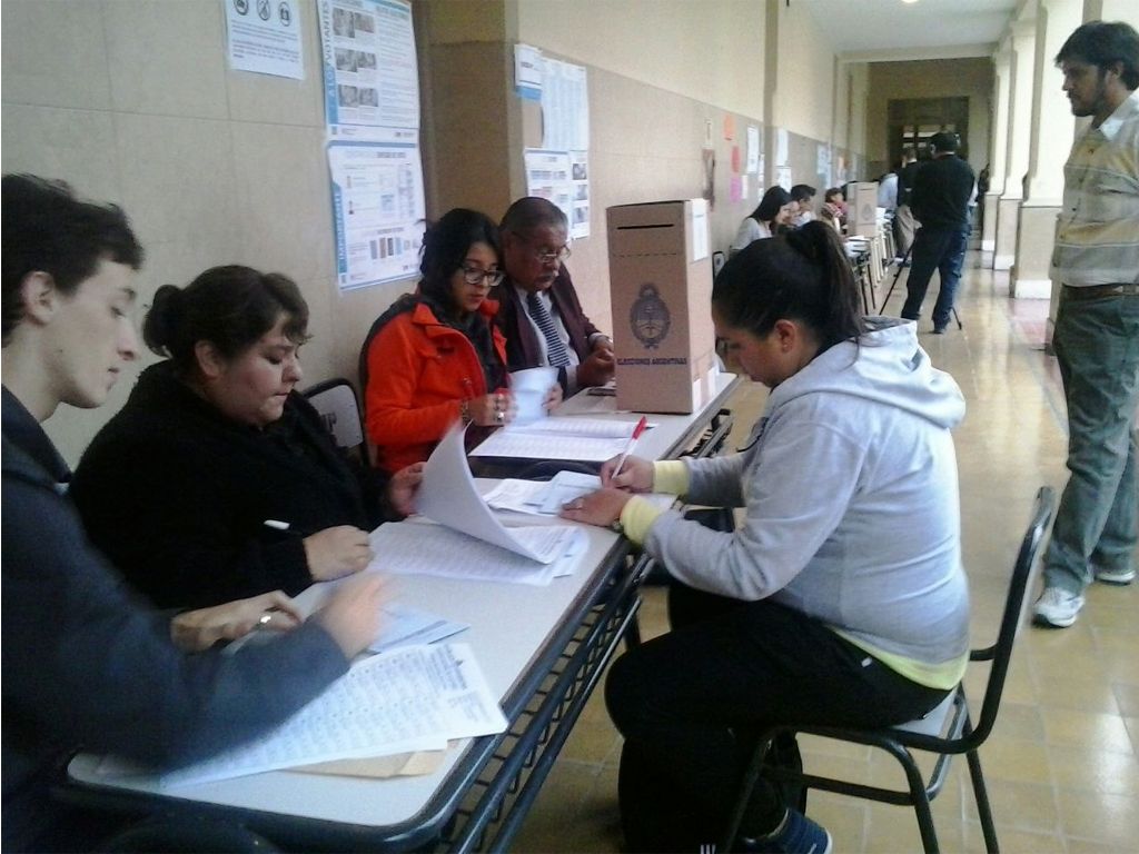 Primeros votos en la Escuela Normal