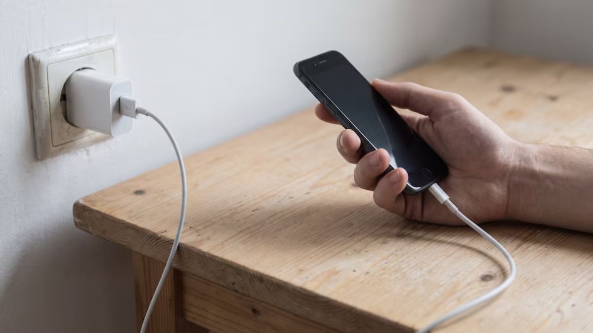 Usar el celular mientras carga: lo que revelan los estudios y las recomendaciones de expertos.
