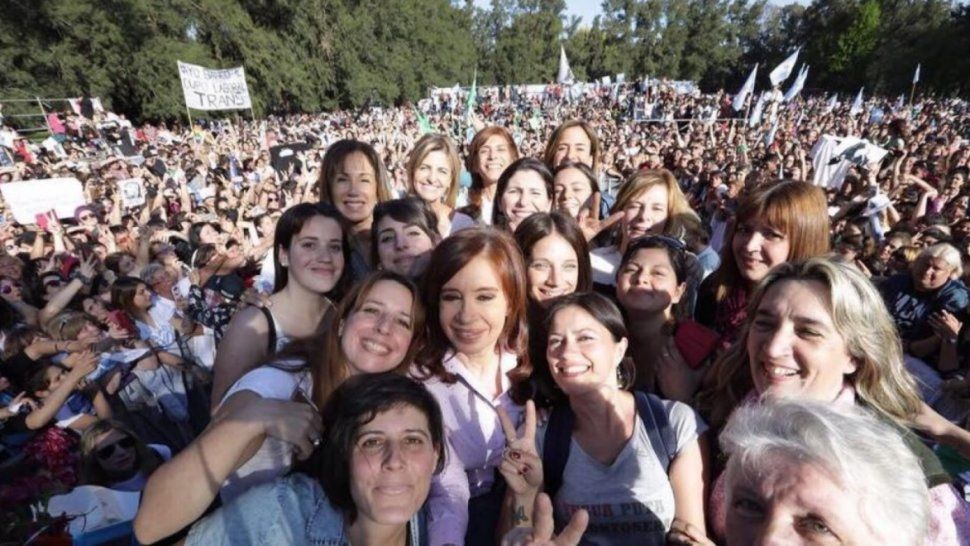 Los políticos se expresaron desde las redes sociales en homenaje a las mujeres