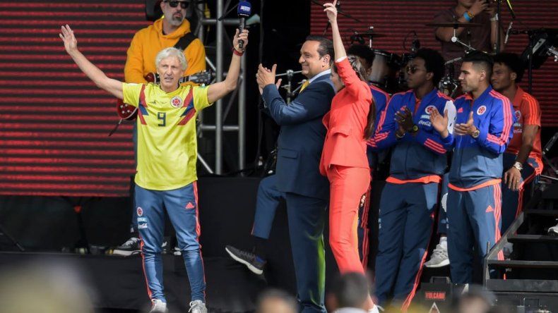 Héroe nacional: una multitud ovacionó a José Pekerman en Colombia