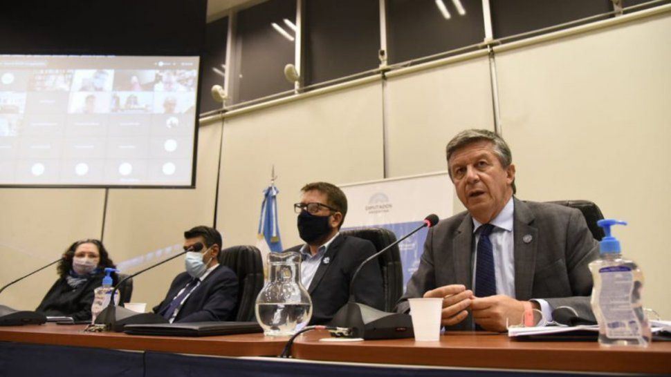 Hubo tensión durante el debate de la comisión