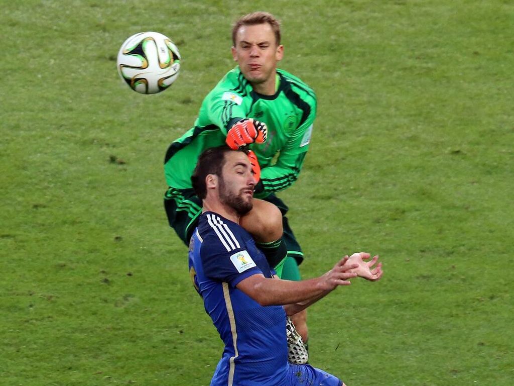 Topetazo de Neuer