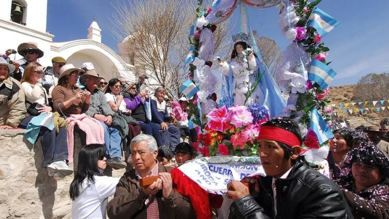 Día de la Virgen y toreo de la vincha en Casabindo