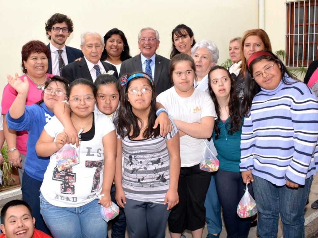 Fellner con los chicos de "Todos Juntos"