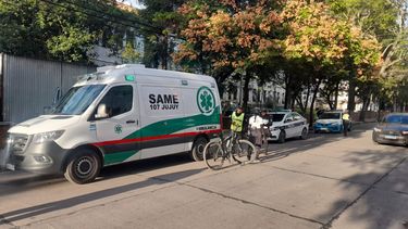 Accidente en pleno centro de San Salvador: una mujer fue atropellada por un motocilista