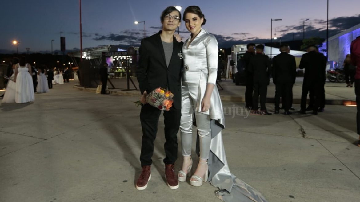 Todo Jujuy | Cena Blanca chica con pantalon.jpg