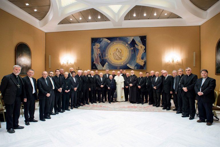 El papa con los obispos