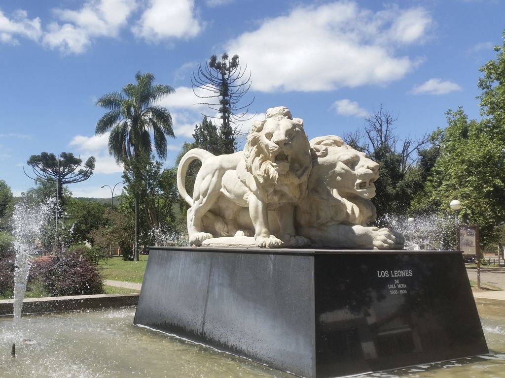 Los Leones de Lola Mora