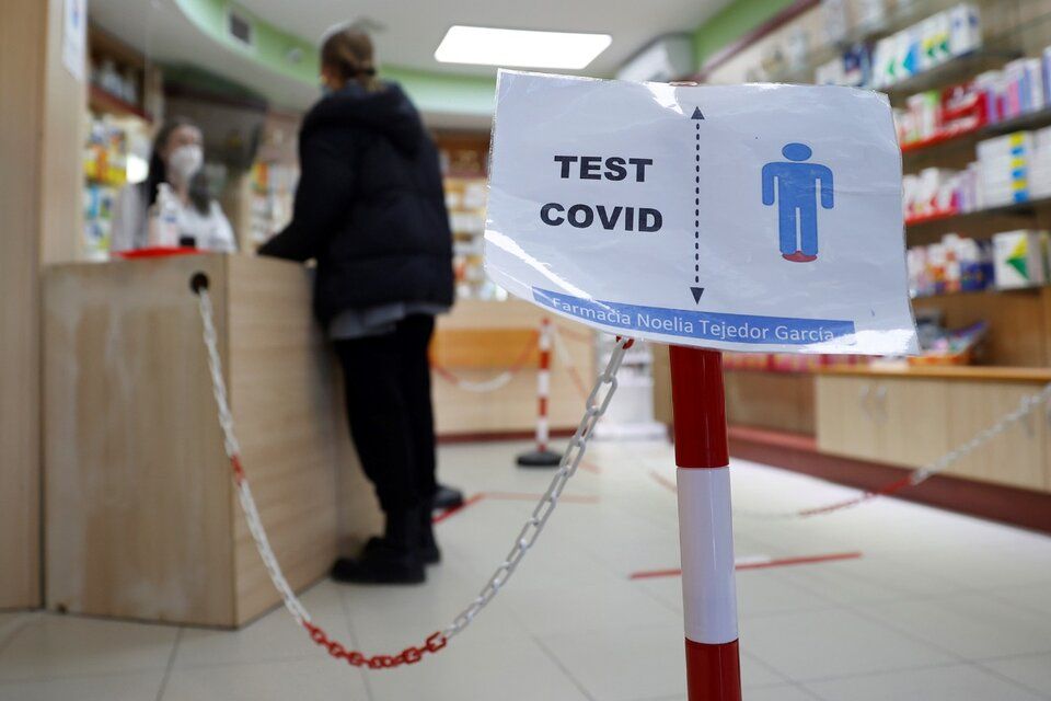 El presidente de España adelantó que se apostará por el mismo modelo para controlar la evolución del coronavirus que para la gripe. Imagen: EFE
