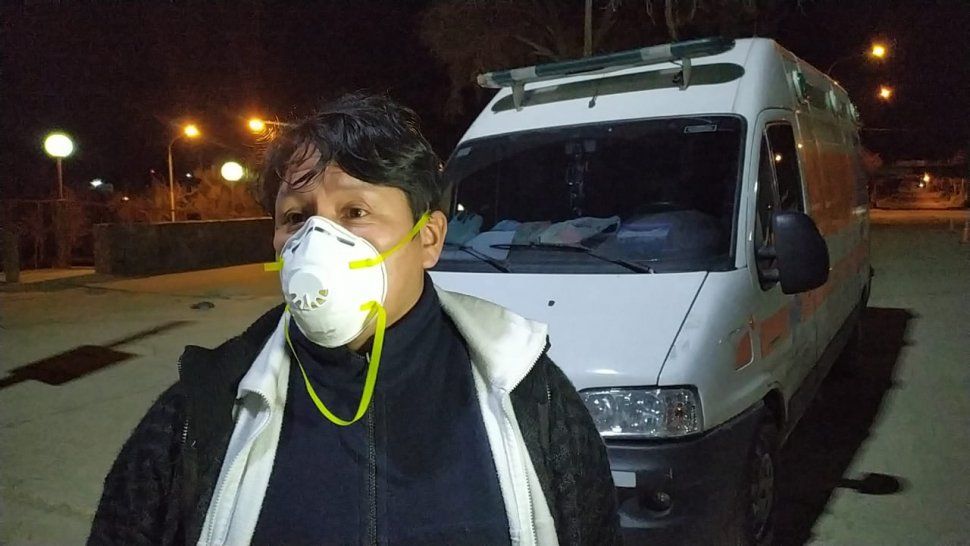 el medico pudo cruzar a bolivia para ayudar a su familia