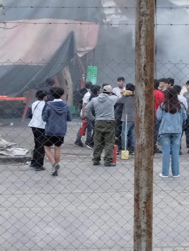 Triste momento de los chicos de la Escuela de Minas.