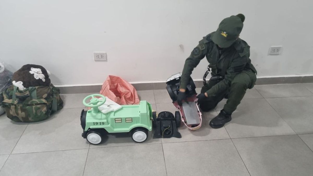 Escondía más de dos kilos de cocaína en un camioncito de juguete en Salta