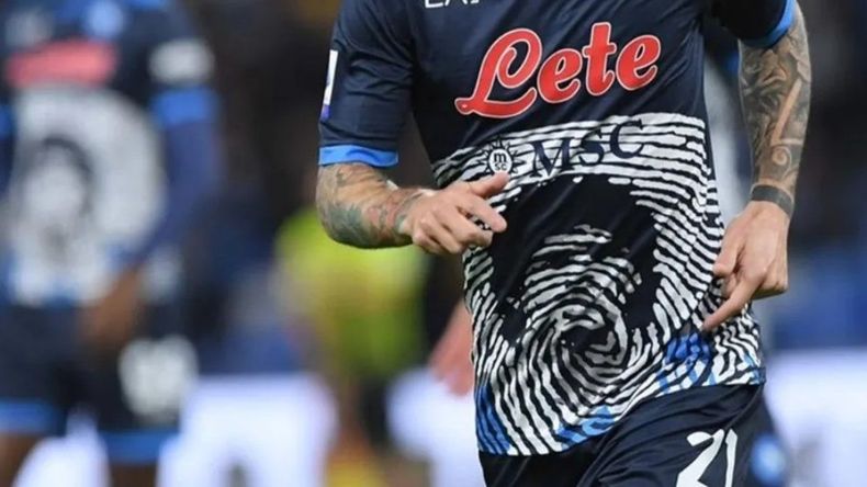 El club napolitano había adquirido el derecho de usar la imagen de&nbsp;Maradona&nbsp;con una camiseta de una serie limitada.&nbsp;
