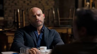 Netflix ofrece una apasionante historia que combina corrupción, el Vaticano y la mafia.