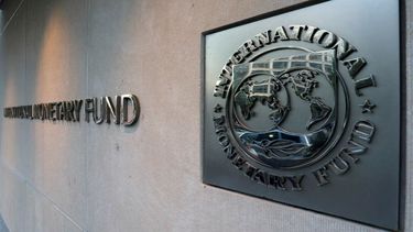 El Fondo Monetario Internacional ajustó las previsiones de crecimiento e inflación de Argentina en su último informe global.