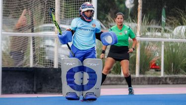 Laura Avilés arbitró la final nacional de hockey.