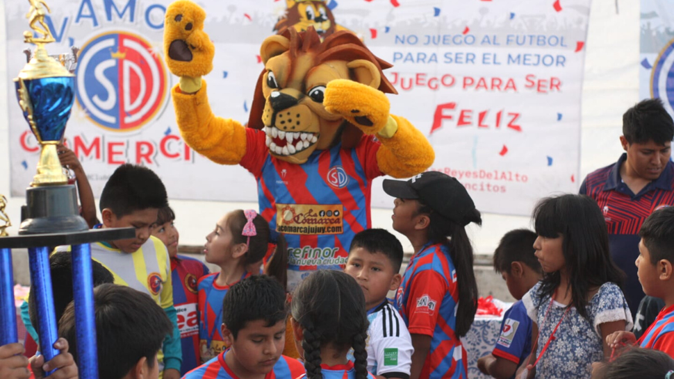 Club Social Y Deportivo Comercio: Entrega De Medallas