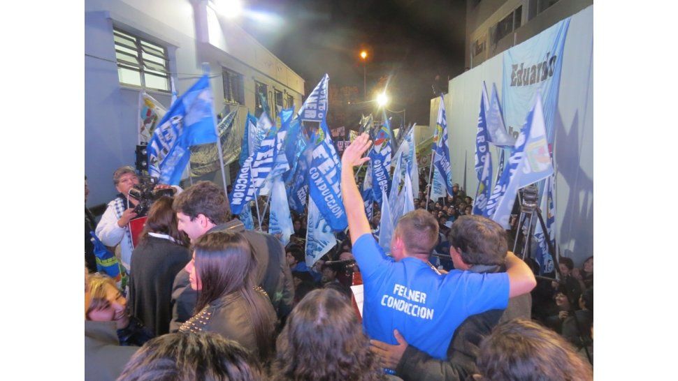Juventud Peronista apoyando a Fellner