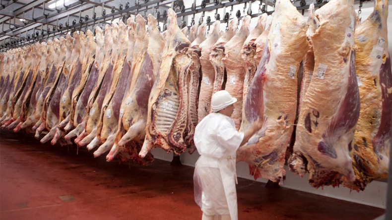 Estados Unidos analiza elevar la cuota de importación de carne vacuna argentina desde las 20.000 toneladas por año a 80.000 toneladas anuales. 