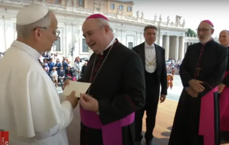 El Obispo Daniel Fernández se reunió con el Papa y le entregó una carta con el pedido de visita a la Argentina