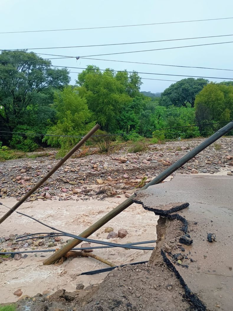 Jujuy: trabajan para restablecer la circulación tras intensas lluvias
